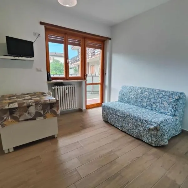 Casa con terrazzo e vista, hotel Chiomontéban