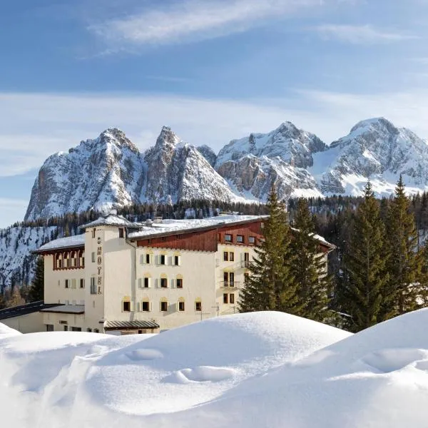 B&B Hotel Passo Tre Croci Cortina，位于科尔蒂纳丹佩佐的酒店