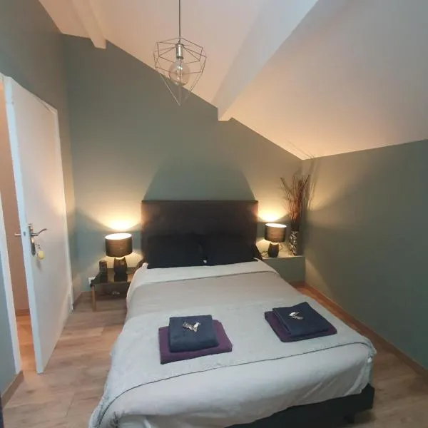 Chambre cosy avec sdb privative, hotel en Noisy-le-Grand