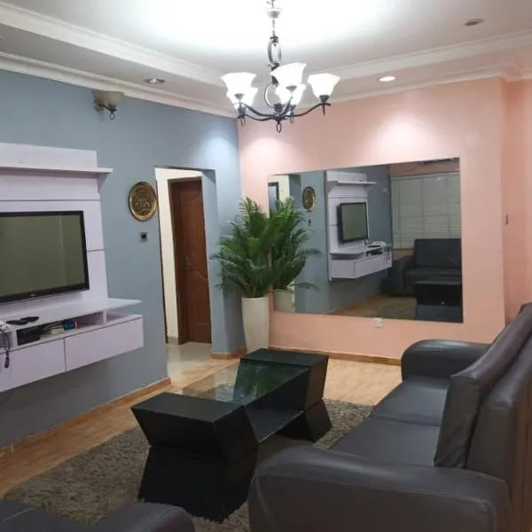 2 Bedroom Cute Cozy Hideaway, Hotel in Ikeja