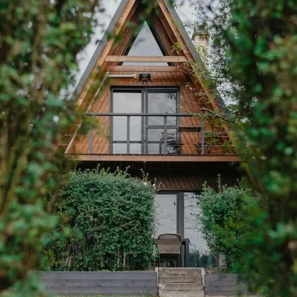 Nyaktekercs Wood Cabin - Hot Tub, hotell Esztergom