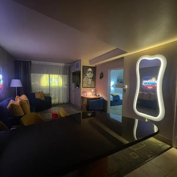 SPHERE IN HD! - 1BR Private Retro Condo With PREMIUM Views, hotel i Las Vegas