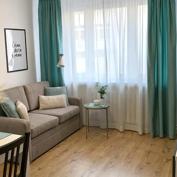 3-Room Apartment, City Center, Netflix & Wifi, hótel í Podkowa Leśna