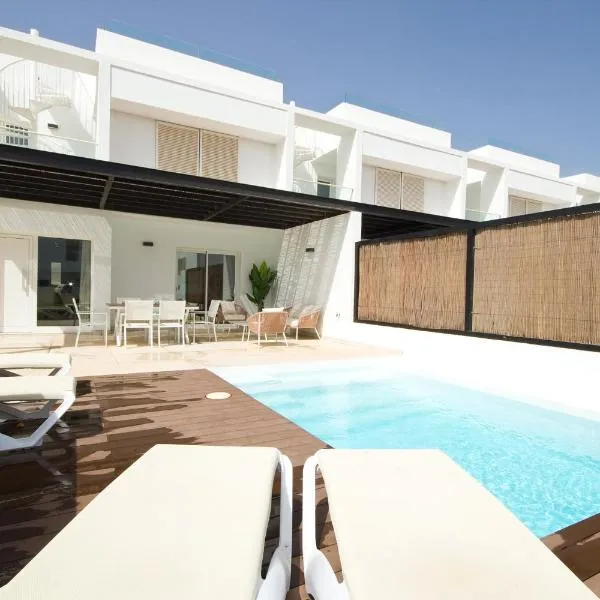 Casa piña colada - By AZ Rentals, hotel din Playa Blanca