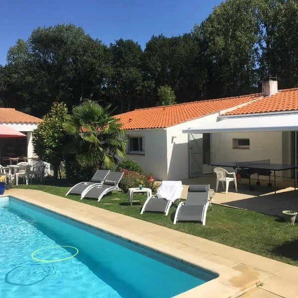 La Ferme du Preneau – hotel w mieście Grand-Landes