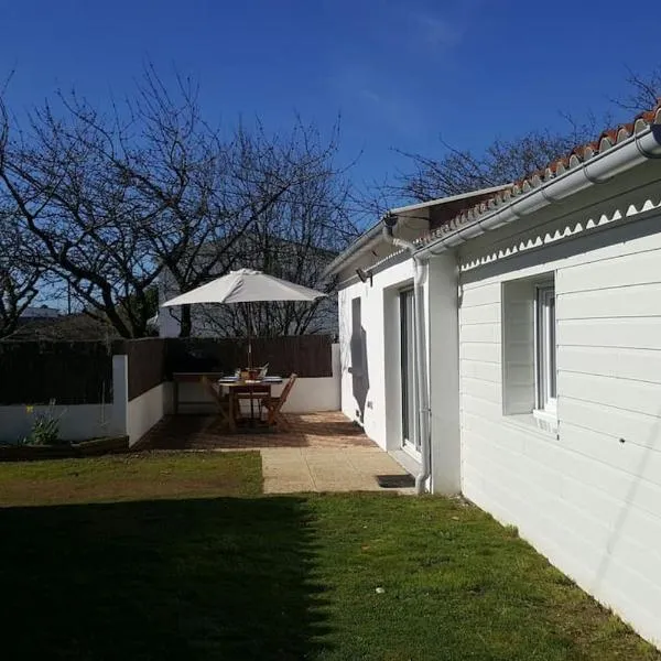 GITES DE SAUVETERRE Petit dejeuner compris, hotell i Les Sables-dʼOlonne