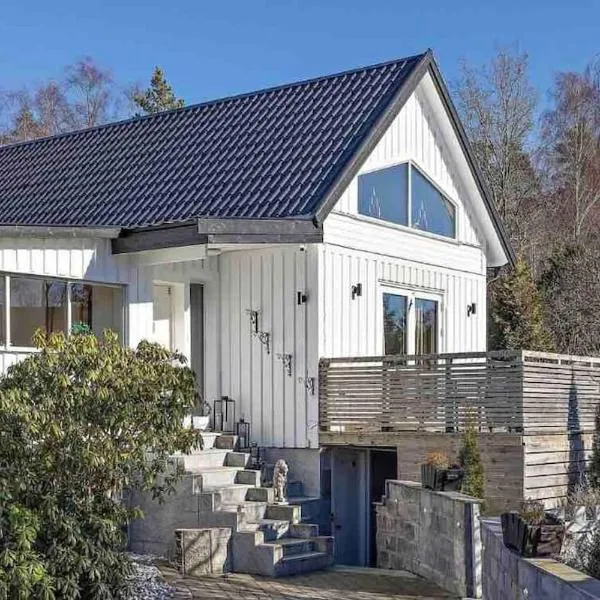 Mysigt hus med natur & jacuzzi i Olofstorp, Hotel in Göteborg