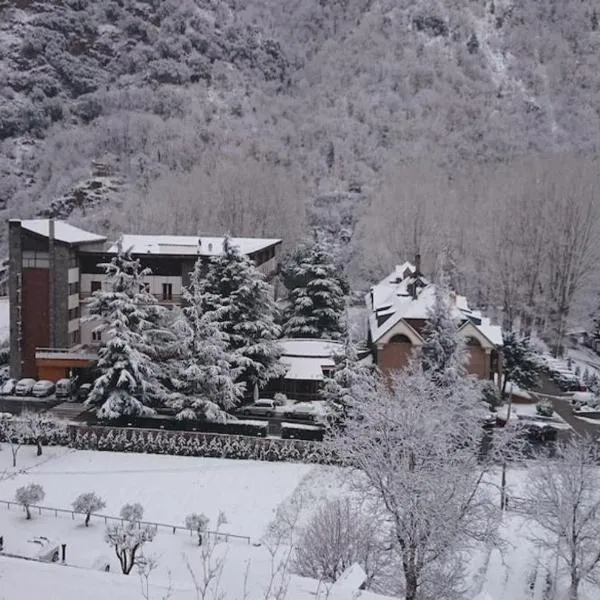 Hotel Snö Condes del Pallars, hotel em Sort