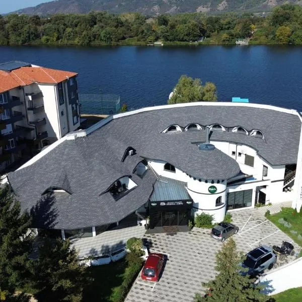 Prenoćište Srebrno Jezero, hótel í Golubac