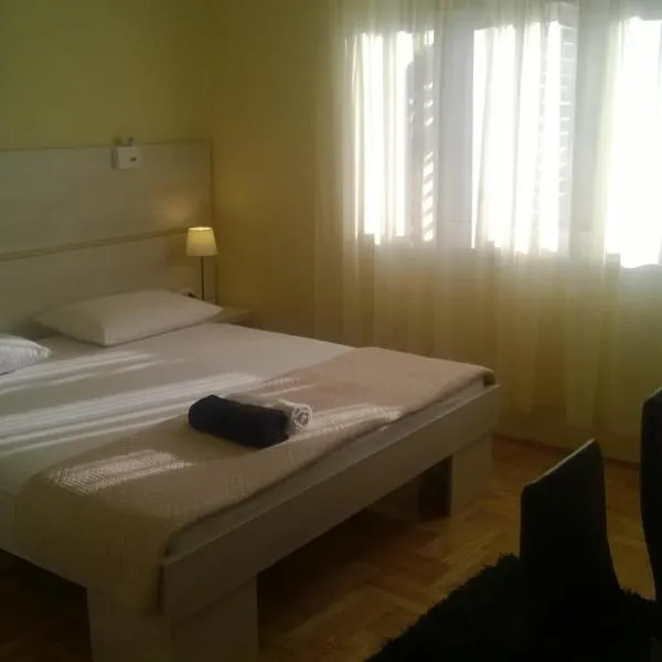 Rooms & Apartments Blue Beach, hotel en Vodice