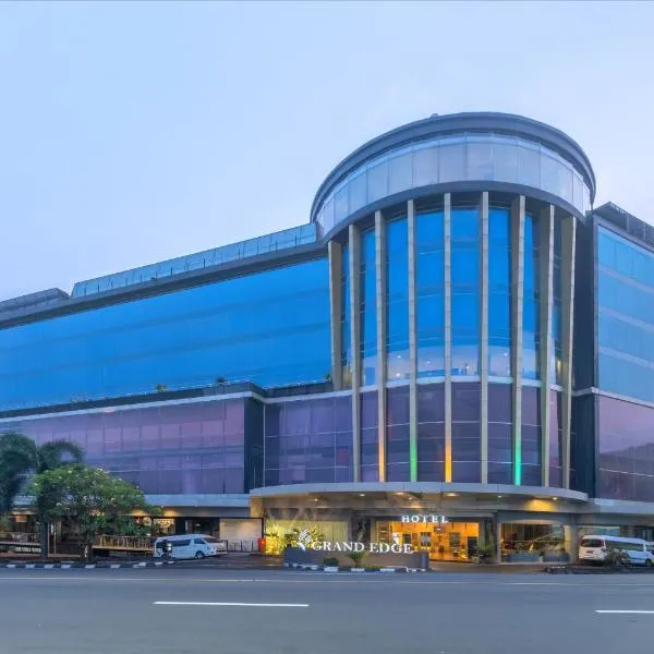 Grand Edge Hotel Semarang - CHSE Certified, hotell i Semarang