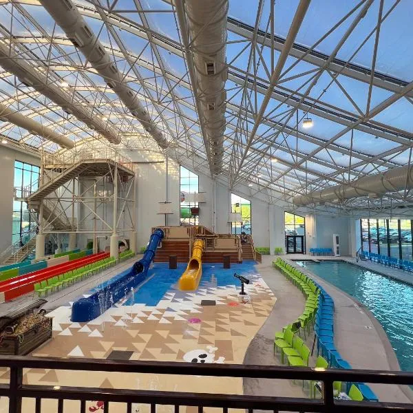 Country Cascades Waterpark Resort: Pigeon Forge şehrinde bir otel