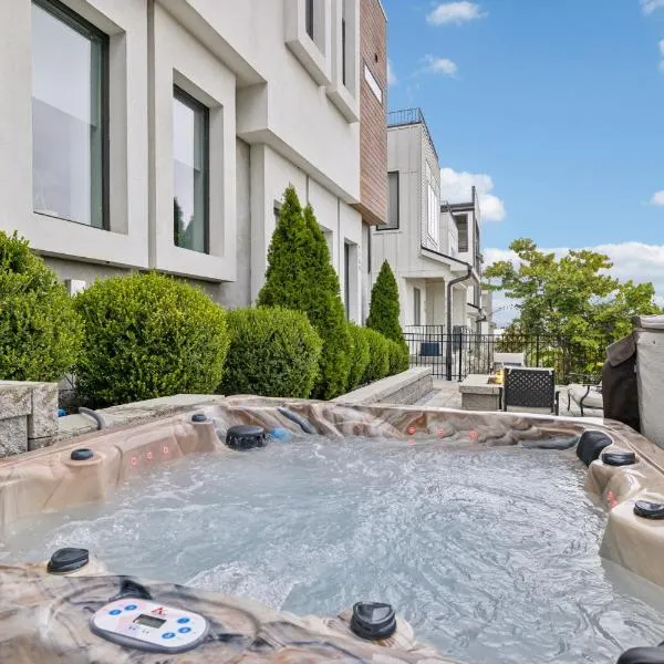 Hottub,2milestobway,4kbeds,3futons,safe, hotel v destinaci Nashville