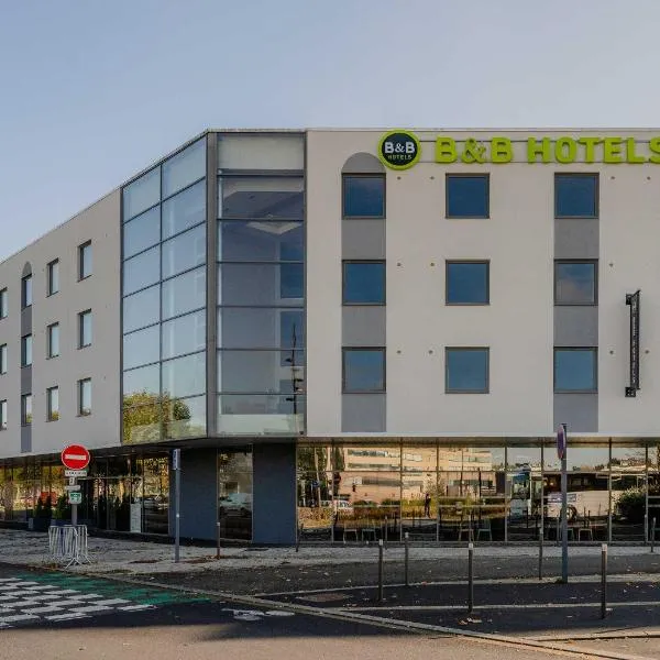 B&B HOTEL Maubeuge Gare، فندق في موبيج