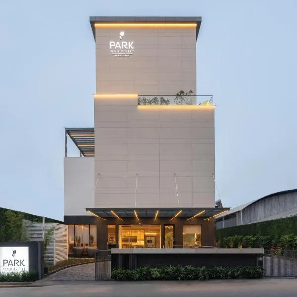 Park Inn & Suites by Radisson Thrissur East Fort، فندق في تريشور