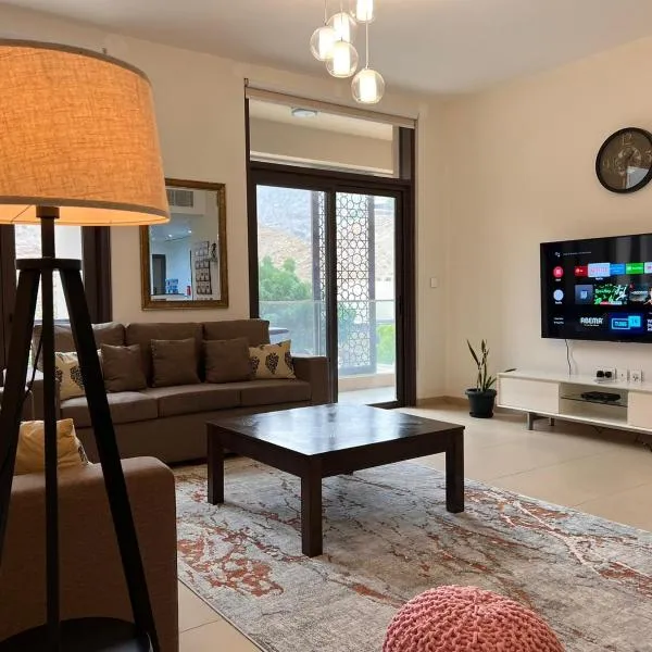 ONE Elegant 2BHK Apartment in Muscat Bay, hótel í Múskat