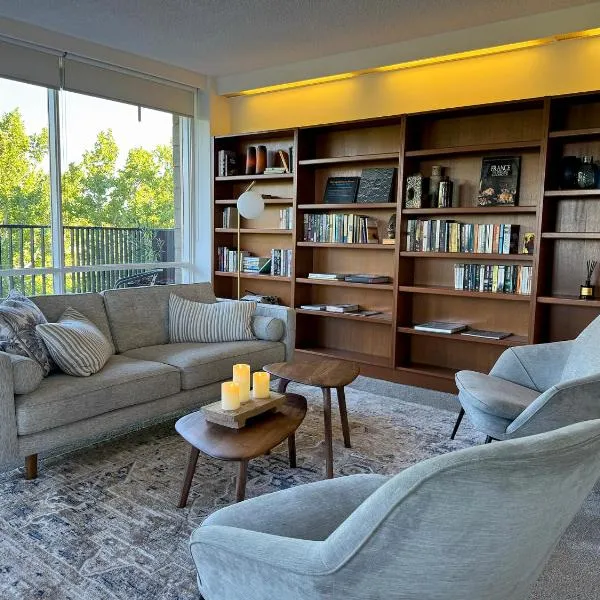 Treetops in Toorak 2br midcentury entire apartment, viešbutis Melburne