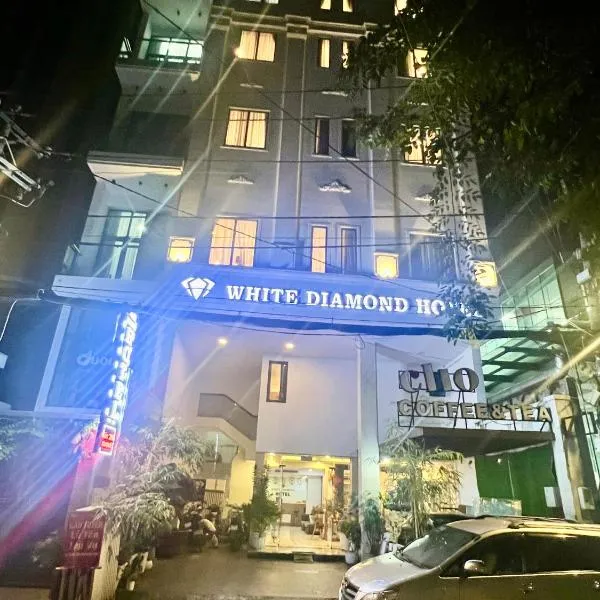 White Diamond Hotel - Airport, hotelli kohteessa Trung Chánh