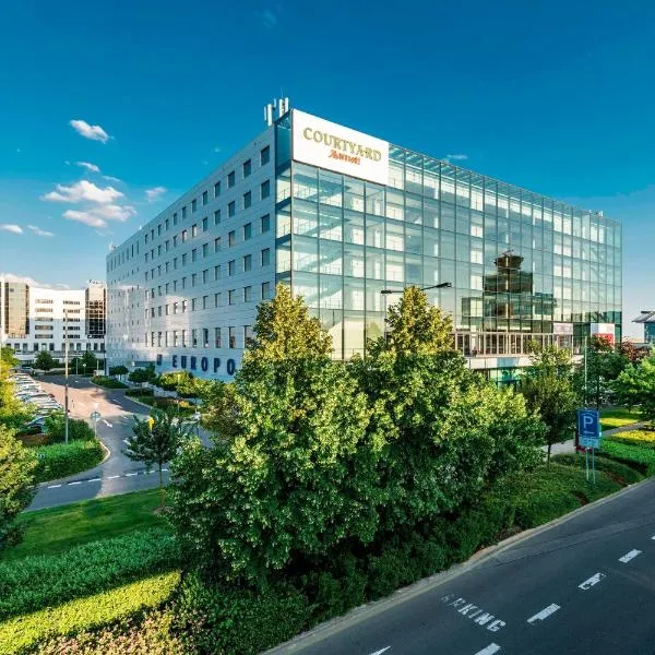 Courtyard by Marriott Prague Airport, khách sạn ở Kladno