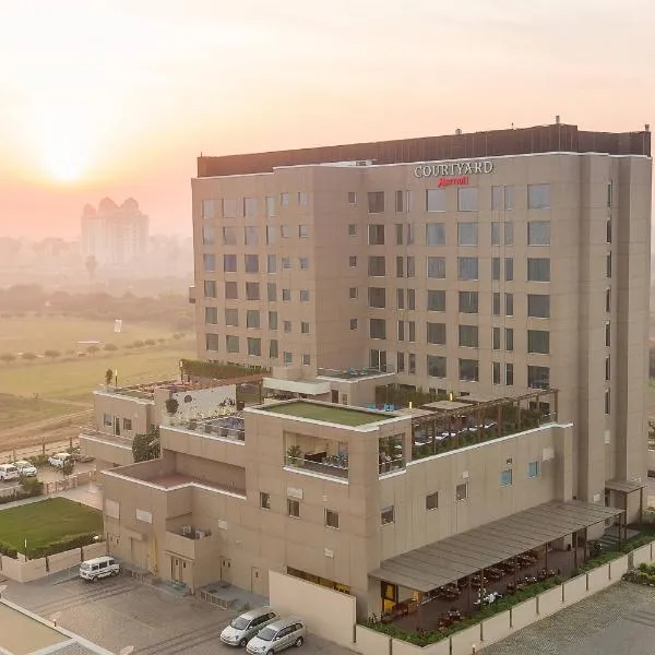 Courtyard by Marriott Surat, hotel en Surat