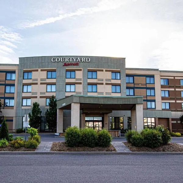 Courtyard by Marriott Kingston Highway 401, хотел в Кингстън