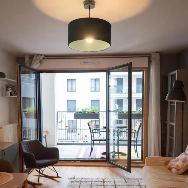 Sérénité totale : appartement ensoleillé – hotel w mieście Clichy