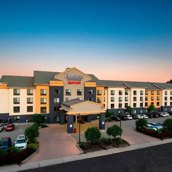 Fairfield Inn & Suites by Marriott Kelowna, hotell i Kelowna (British Columbia)