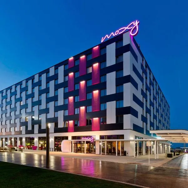 MOXY Vienna Airport, hotel em Schwechat