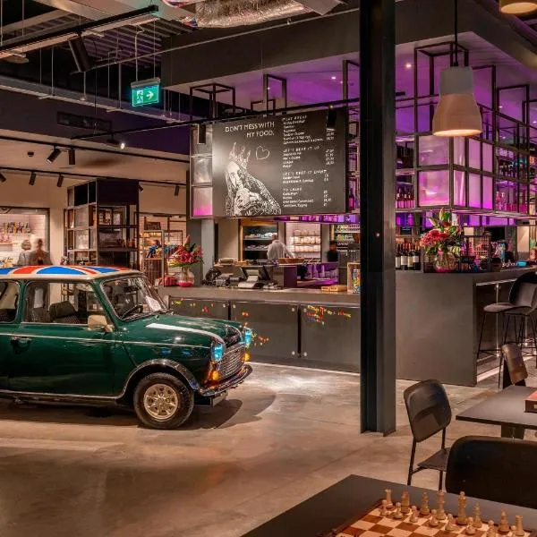 Moxy London Heathrow Airport, hotel din Hounslow