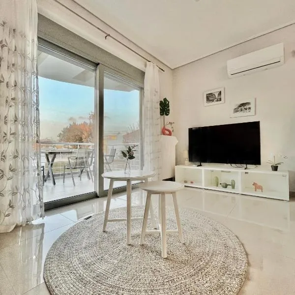 BlueLine apartment 4, hotel din Loutraki