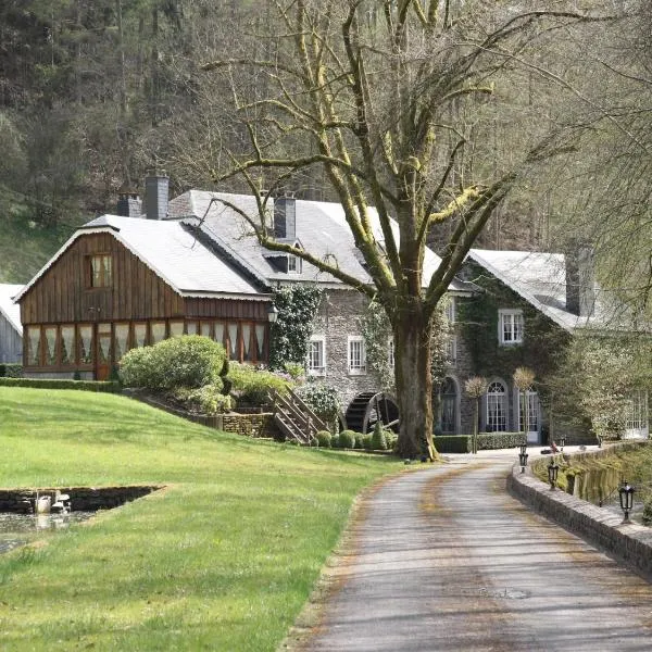 Magnificent Manor in Vresse-Sur-Semois with Sauna: Alle şehrinde bir otel