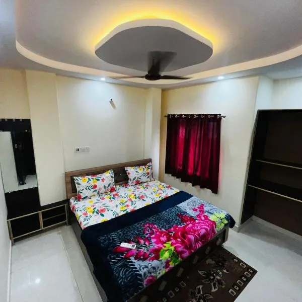 Hotel M R Kashi Residency Varanasi Near Varuna River - Fully Air-Conditioned, hotel em Varanasi