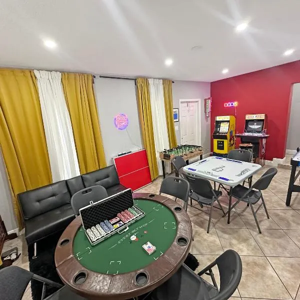 Escape GameRoom, BAR, BBQ, Spacious,KING Bed, All Luxury mattresses, Near Beach, 6 blocks away from Bars, Nite Clubs, Res, Shops, hotel Miami