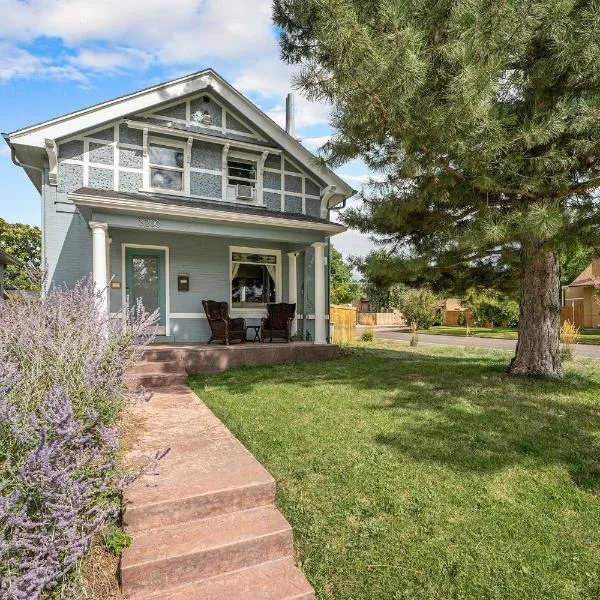 5-bedroom Victorian Home Private Yard Sleeps 10, ξενοδοχείο σε Wheat Ridge