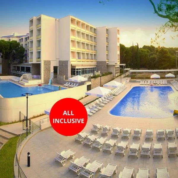 Family Hotel Adria - All inclusive, khách sạn ở Biograd na Moru