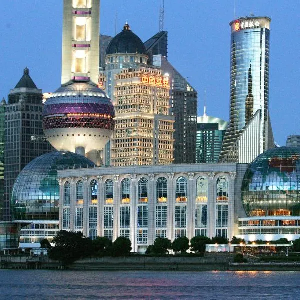 Oriental Riverside Bund View Hotel (Shanghai International Convention Center), хотел в Baoshan