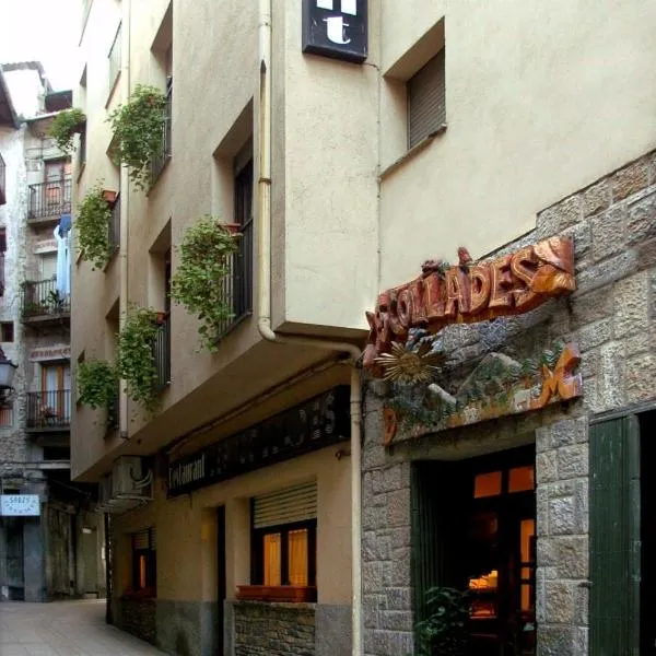 Hostal Les Collades, hotel em Sort