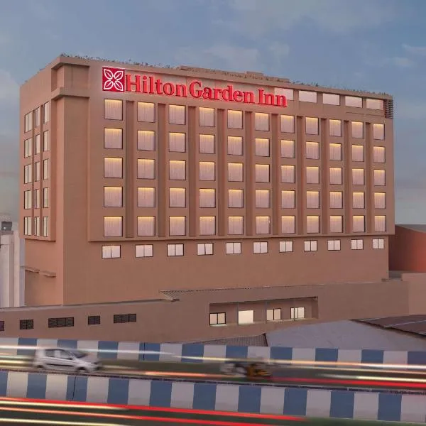 Hilton Garden Inn Surat City Centre, хотел в Сурат