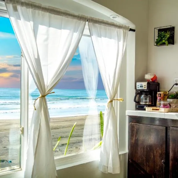 BEACHFRONT Escape - Cozy Studio, hótel í Tijuana