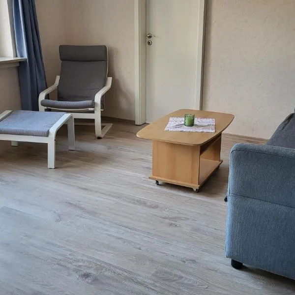 2 Zi-Appartment mit Gartennutzung: Brühl şehrinde bir otel