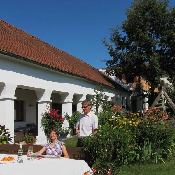 Weingut Bohrn Himmelbett, hotel u gradu Mistelbah