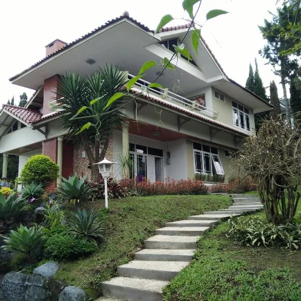 Villa Bougenvile Lembang Asri, מלון בלמבאנג