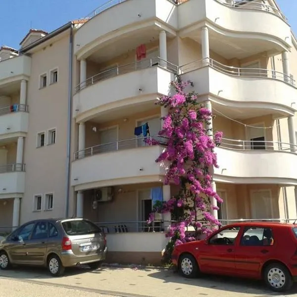 Apartments Angie, hotel din Biograd na Moru