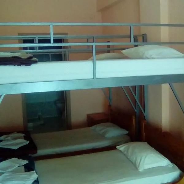 Constantinos Budget Beds, hotel en La Canea