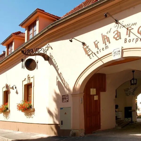 Erhardt Panzió, hotel em Sopron