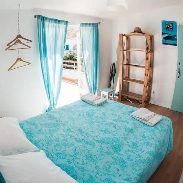 Native Surfhouse, hotel u gradu Peniše