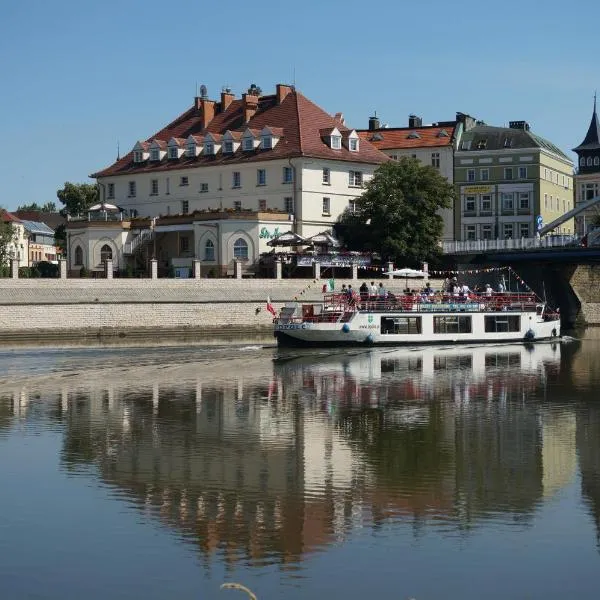 Hotel Piast, готель в Ополі