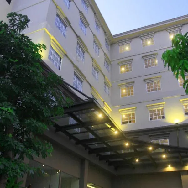 Noormans Hotel Semarang, hotell i Semarang