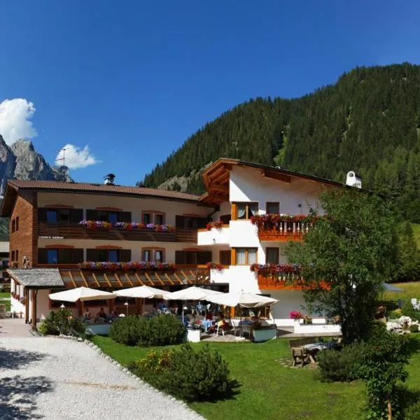 Garni Raetia, hótel í Corvara in Badia