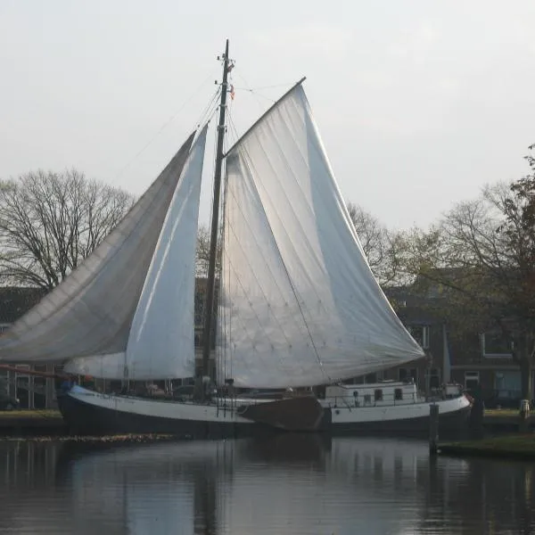 Zeilschip De Vrouw Dina, hôtel à Noordwijk aan Zee